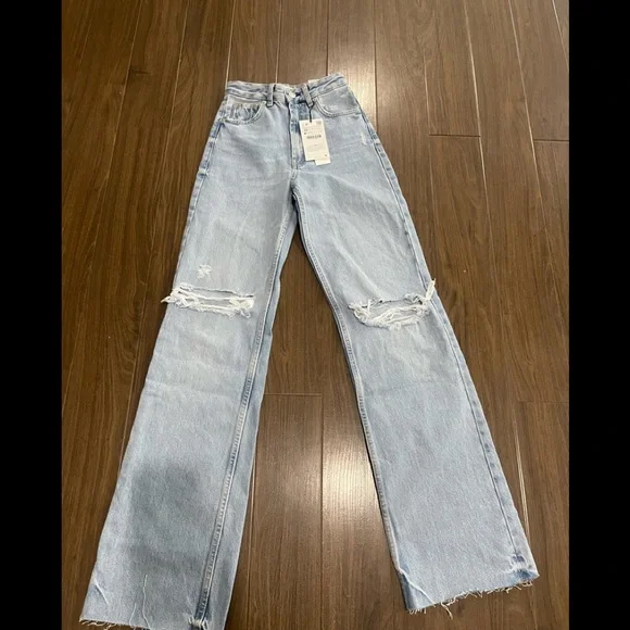 Zara blogger ripped blogger jeans